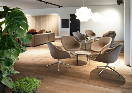 About a Lounge Chair low AAL81 von HAY - Steelcut / Schwarz pulverbeschichtetes Aluminium - Jacobsen Plus