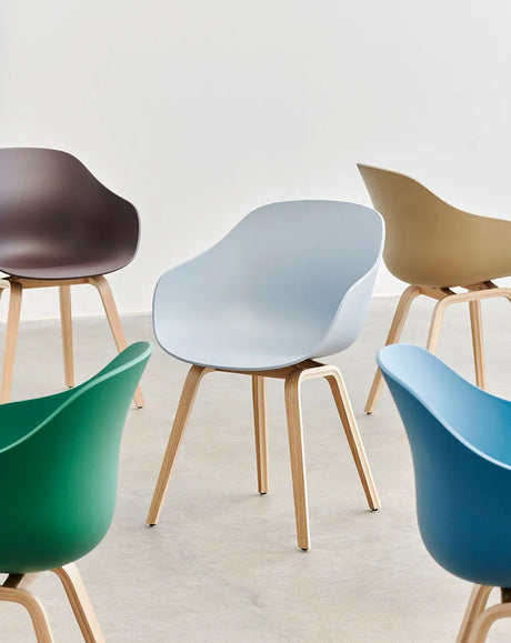 About a Chair AAC 222 von HAY - Weiß / Lackierte Eiche - Jacobsen Plus