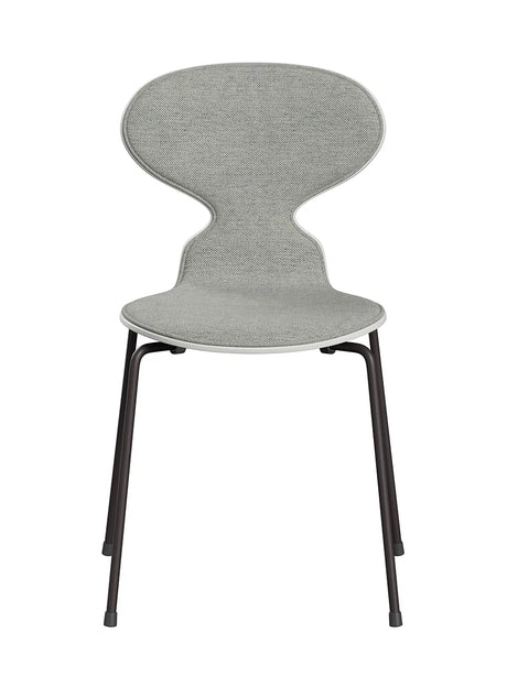 3101 Myren Stol, forsidepolstret af Arne Jacobsen - Hvidfarvet ask-Hallingdal 110 tekstil / Warm Graphite - Jacobsen Plus