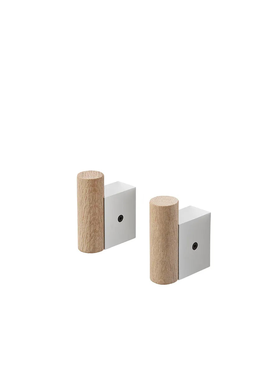 Attach Coat Hooks, 2 stk. fra Muuto - Aluminium - oak - Jacobsen Plus