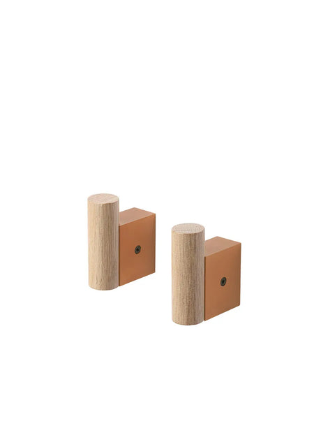 Attach Coat Hooks, 2 Stk. von Muuto - Burnt Orange - Eiche - Jacobsen Plus