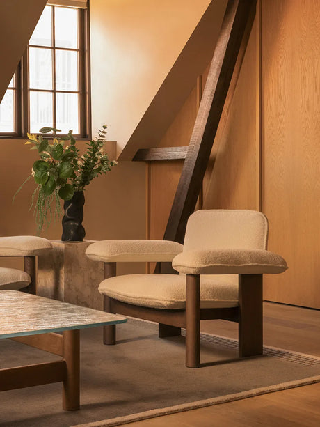 Brasilia Lounge Chair, niedrige Rückenlehne, Textil, von Audo Copenhagen - 1 - Jacobsen Plus
