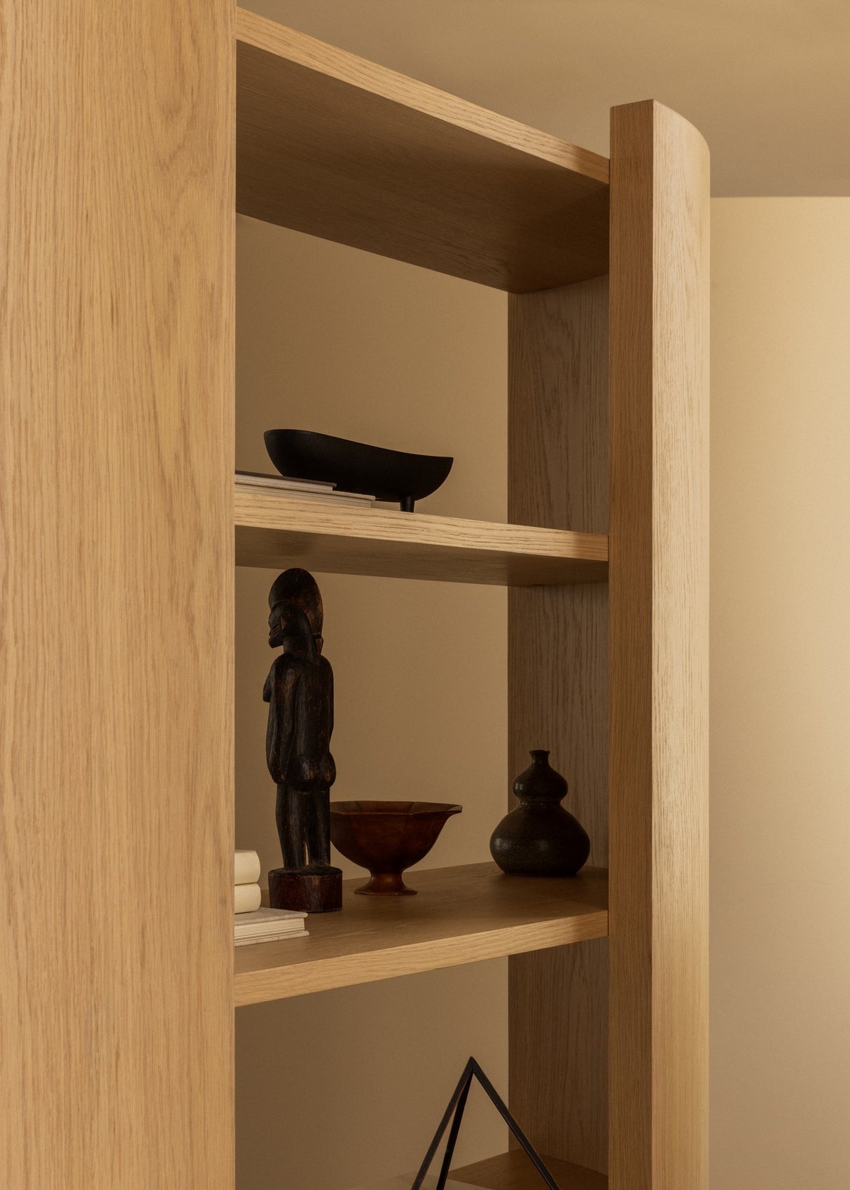 Crescent reol, egefiner fra Audo Copenhagen - 3 - Jacobsen Plus