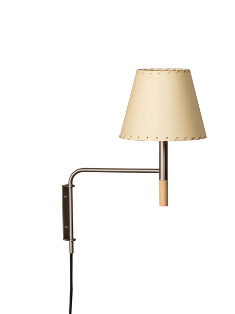 BC1 Væglampe fra Santa and Cole - Stitched beige parchment - Jacobsen Plus