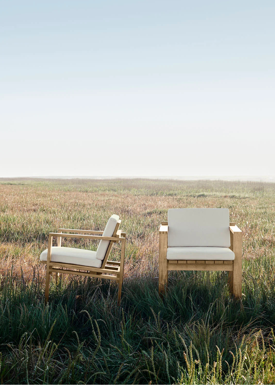 Bodil Kjær Outdoor-Loungeset aus Teak mit 1 Sidebord, 1 Bank und 2 Lounge-Sesseln inkl. Kissen von Carl Hansen & Søn - 2 - Jacobsen Plus