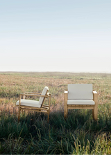Bodil Kjær Outdoor-Loungeset aus Teak mit 1 Sidebord, 1 Bank und 2 Lounge-Sesseln inkl. Kissen von Carl Hansen & Søn - 2 - Jacobsen Plus