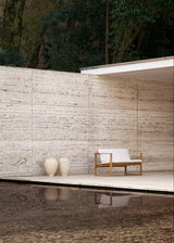 Bodil Kjær Outdoor-Loungeset aus Teak mit 1 Sidebord, 1 Bank und 2 Lounge-Sesseln inkl. Kissen von Carl Hansen & Søn - 3 - Jacobsen Plus