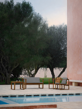 Bodil Kjær Outdoor Loungeset in geöltem Teak mit 1 Bank und 2 Lounge-Sesseln inkl. grauen Kissen von Carl Hansen & Søn - 2 - Jacobsen Plus