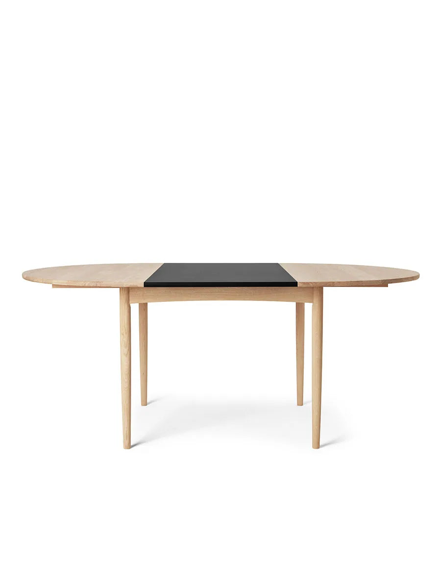 BM0121 Spisebord, sæbebehandlet eg af Børge Mogensen - Inkl. 1 Tillægsplade, sort MDF - Jacobsen Plus