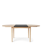 BM0121 Spisebord, sæbebehandlet eg af Børge Mogensen - Inkl. 1 Tillægsplade, sort MDF - Jacobsen Plus