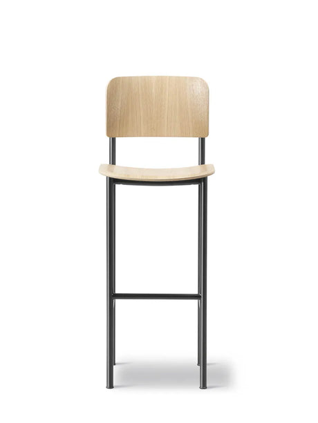 Plan Barstool, Eg lackiert von Fredericia Furniture - H: 65 (gering) - Jacobsen Plus