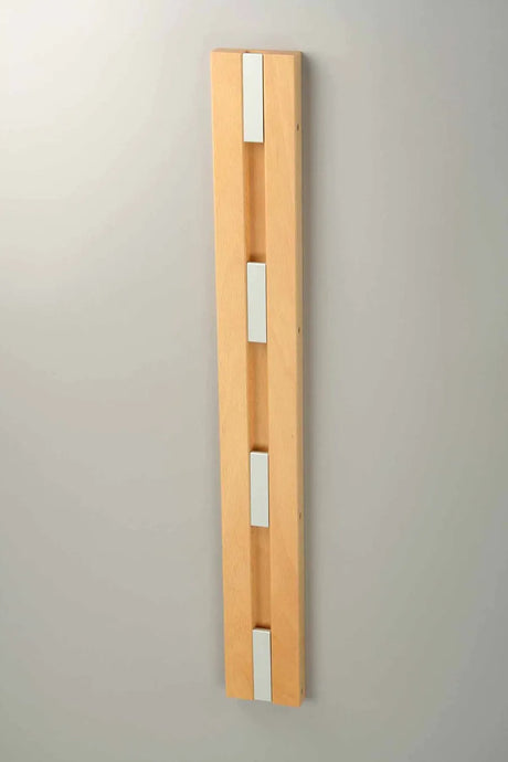 Vertikale KNAX Garderobenleiste von LoCa - Buche / Graue Haken - Jacobsen Plus