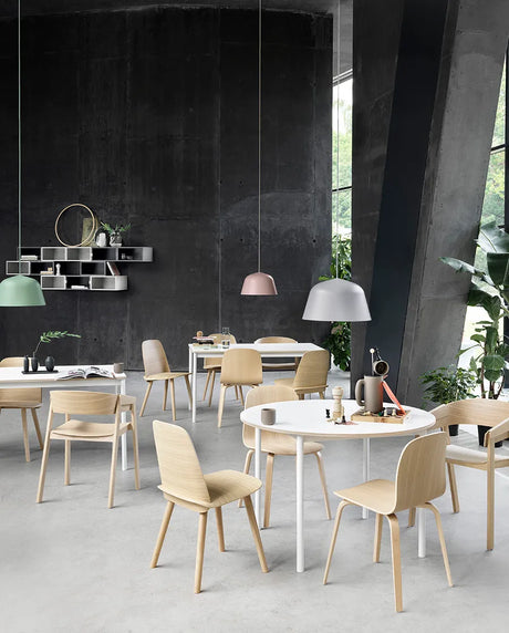 Base Round Table, Ø 110 cm von Muuto - Schwarz - Schwarz - Jacobsen Plus