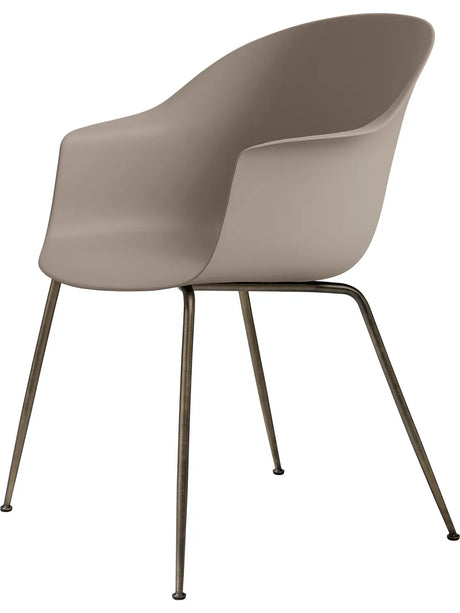 Bat Stuhl, conic Base von GUBI - Black Base / Schwarz - Jacobsen Plus