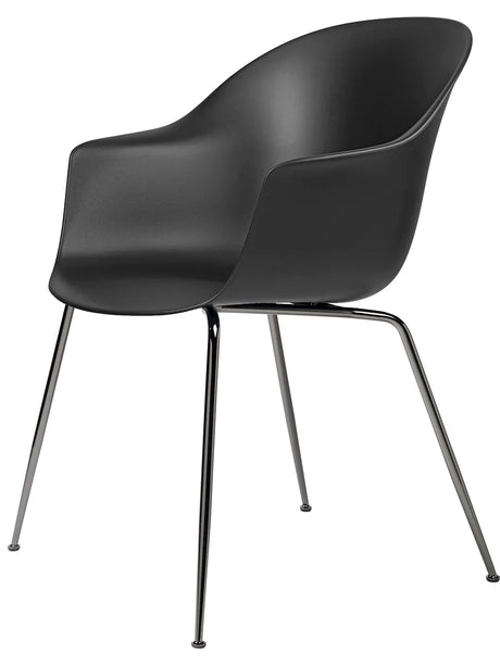 Bat Spisestol, conic base fra GUBI - Black chrome base / Black - Jacobsen Plus