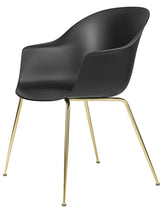 Bat Spisestol, conic base fra GUBI - Brass base / Black - Jacobsen Plus