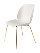 Beetle Chair, gepolstert von GUBI - Alabaster White Shell / Conic Base / Brass Base - Jacobsen Plus