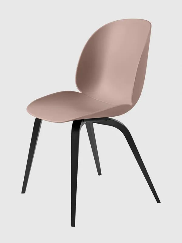 Beetle Chair, gepolstert von GUBI - Süße pinke Shell / Holz-Base / Schwarzes, gebeiztes Buchenholzgestell - Jacobsen Plus
