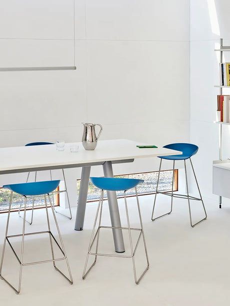 About a Stool AAS38 von HAY - Niedrig - B 47 x T 45 x H 65-76 cm / Schwarz / Schwarz pulverbeschichteter Stahl - Jacobsen Plus