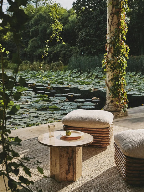 Bohemian 72 Ottoman von GUBI - Dedar Lupo 007 - Jacobsen Plus