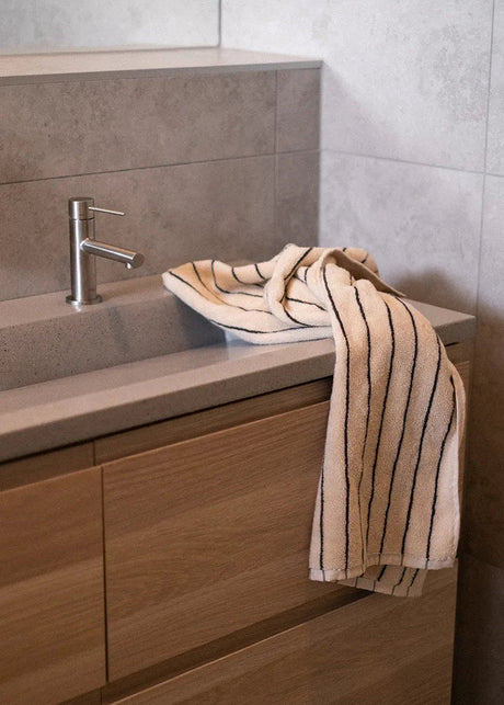 Naram towel - Creme & Ink von Bongusta - 2 - Jacobsen Plus