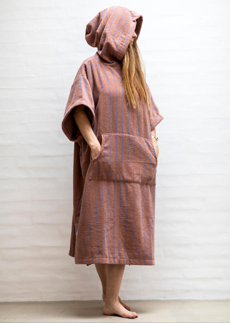 Naram Poncho, camel & ultramarine von Bongusta - 2 - Jacobsen Plus