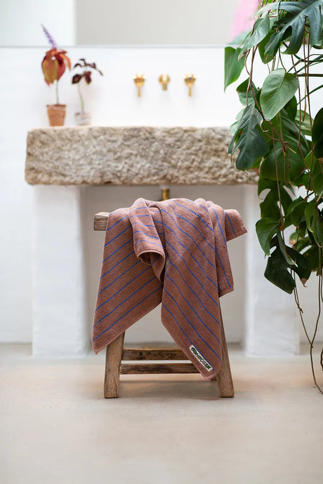 Naram towel - Camel & Ultramarine blue von Bongusta - 50 x 80 cm - Jacobsen Plus