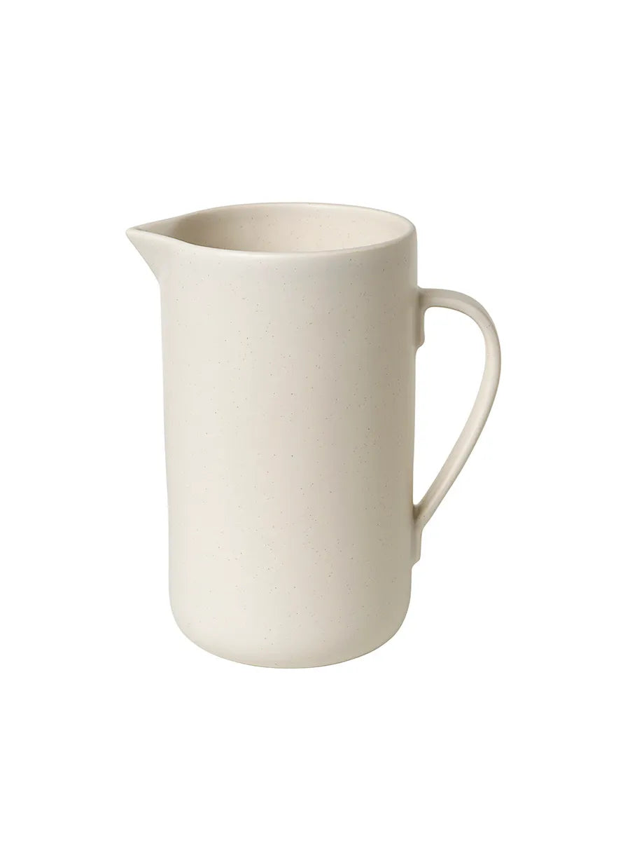 Pisu 15 Pitcher, vanilla white fra Louise Roe