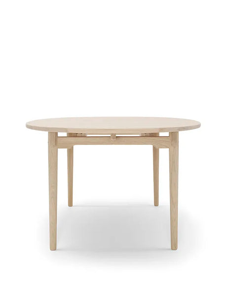 CH338 Esstisch von Carl Hansen & Søn - Buche / Seife / Auszug für 2 Platten inkl. 1 Holzstützbein in Schwarz - Jacobsen Plus