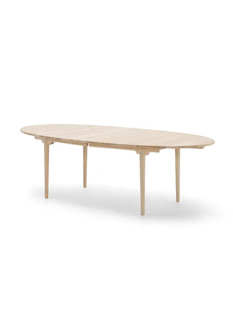 CH339 Esstisch von Carl Hansen & Søn - Buche / Seife / Auszug für 2 Platten inkl. 1 Holzstützbein in Schwarz - Jacobsen Plus