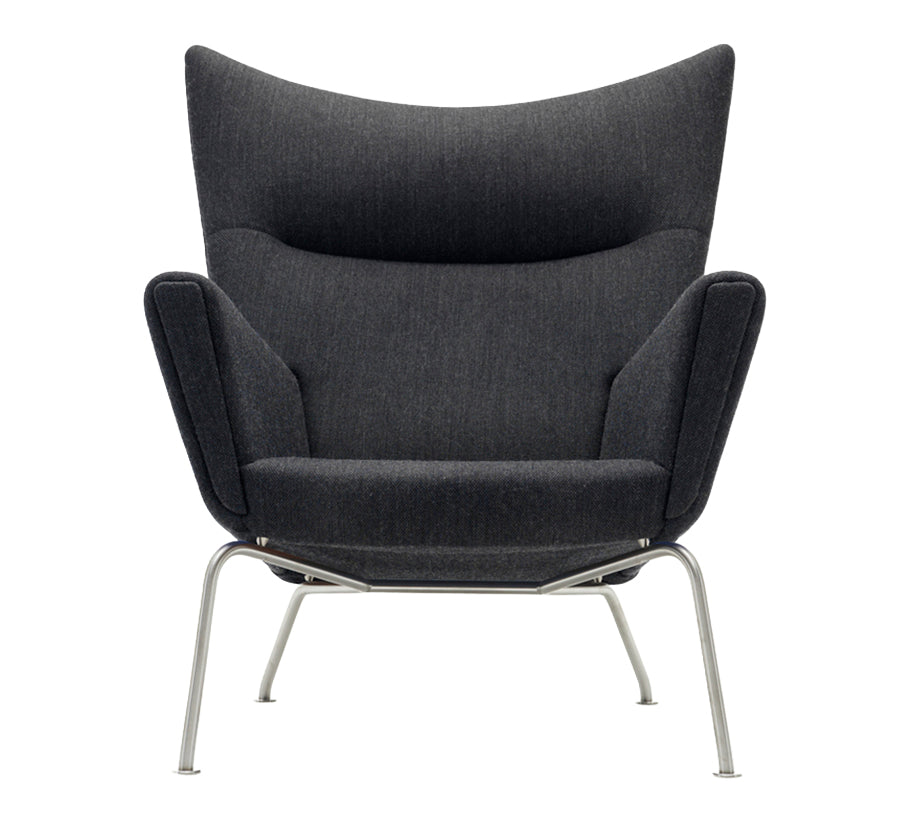 CH445 Wing Chair von Hans J. Wegner - Textil: Fiord 191 - Jacobsen Plus