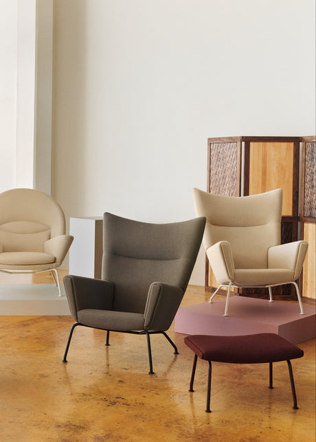 CH446 Hocker, Umi Textil von Hans J. Wegner - Umi 61322 mit Clay White Gestell - Jacobsen Plus