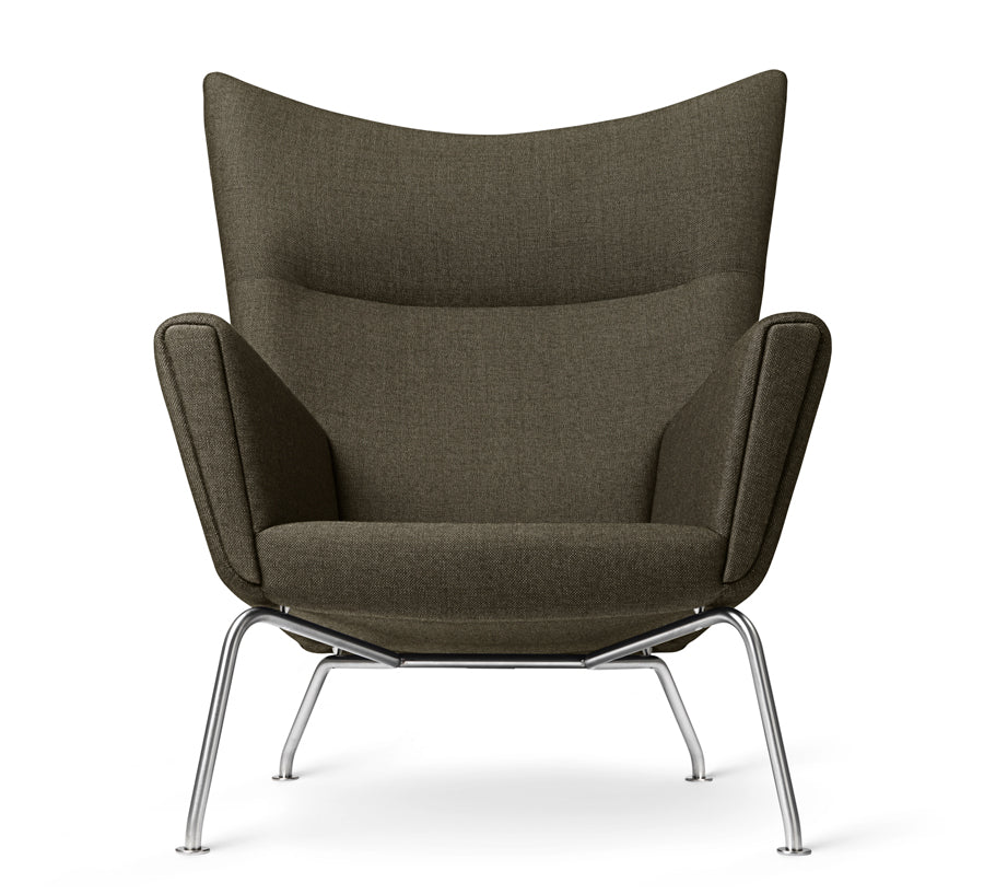 CH445 Wing Chair von Hans J. Wegner - Textil: Passion 6101 - Jacobsen Plus