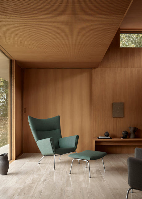 CH445 Wing Chair von Hans J. Wegner - Tekstil: Mood 2101 - Jacobsen Plus
