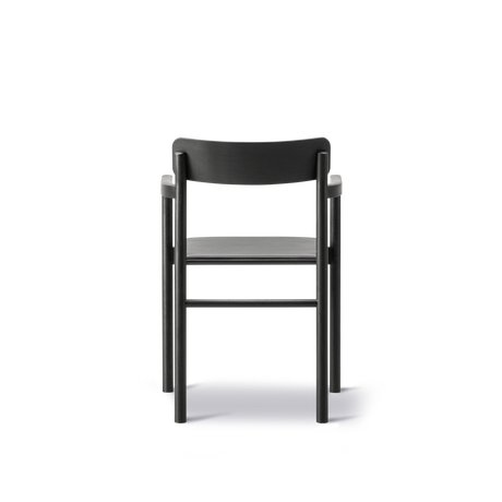 Post Esszimmerstuhl schwarz lackierte Eiche, Sitz gepolstert omni 301 schwarzes Leder von Fredericia Furniture - 3 - Jacobsen Plus
