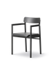 Post Spisebordsstol sortlakeret eg, sædepolstret omni 301 sort læder fra Fredericia Furniture