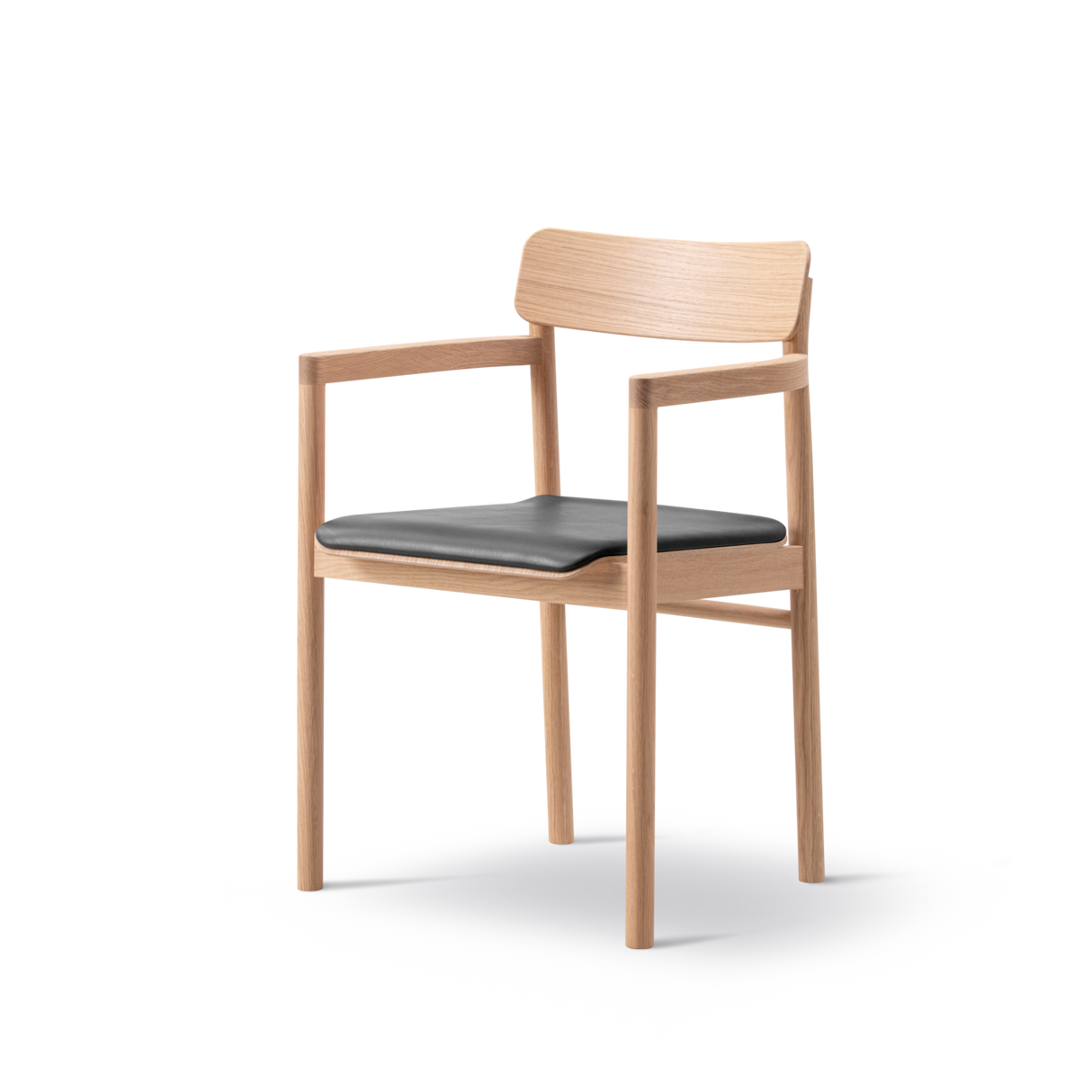 Post Esszimmerstuhl hell geölt Eiche, Sitz gepolstert max 98 schwarz Leder von Fredericia Furniture - 1 - Jacobsen Plus