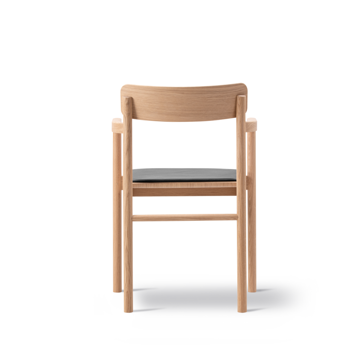 Post Esszimmerstuhl hell geölt Eiche, Sitz gepolstert max 98 schwarz Leder von Fredericia Furniture - 3 - Jacobsen Plus