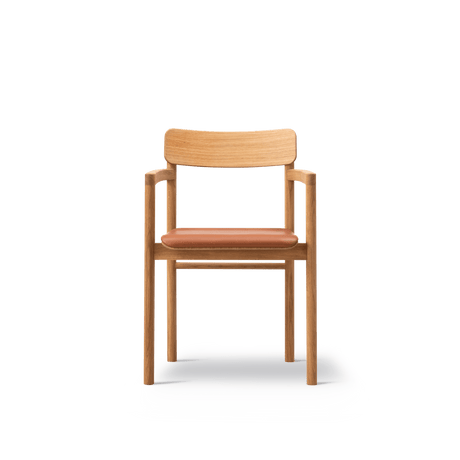 Post Esszimmerstuhl geölt Eiche, Sitzgepolstert Omni 07 Cognac Leder von Fredericia Furniture - 2 - Jacobsen Plus