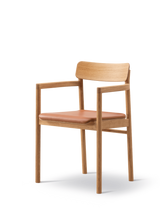 Post Spisebordsstol olieret eg, sædepolstret omni 07 cognac læder fra Fredericia Furniture - 1 - Jacobsen Plus