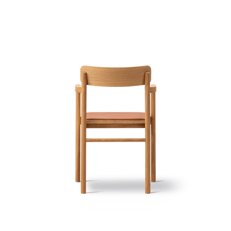 Post Esszimmerstuhl geölt Eiche, Sitzgepolstert Omni 07 Cognac Leder von Fredericia Furniture - 4 - Jacobsen Plus