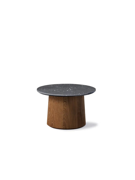 Niveau Coffee Table Ø 45 cm von Fredericia Furniture - H 29 - Black Marquina / Esche braungebeizt geölt - Jacobsen Plus