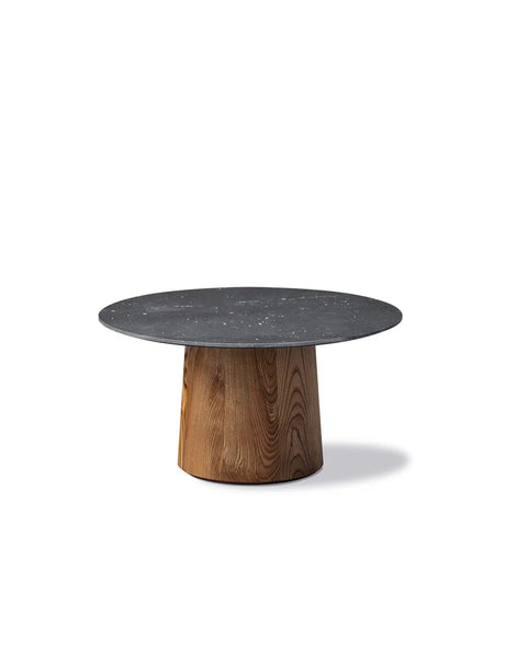 Niveau Coffee Table Ø 61 cm von Fredericia Furniture - Black Marquina / Esche braungebeizt geölt / 33 cm - Jacobsen Plus