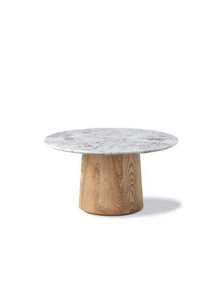 Niveau Coffee Table Ø 61 cm von Fredericia Furniture - Tundra Grey / Esche geölt / 33 cm - Jacobsen Plus