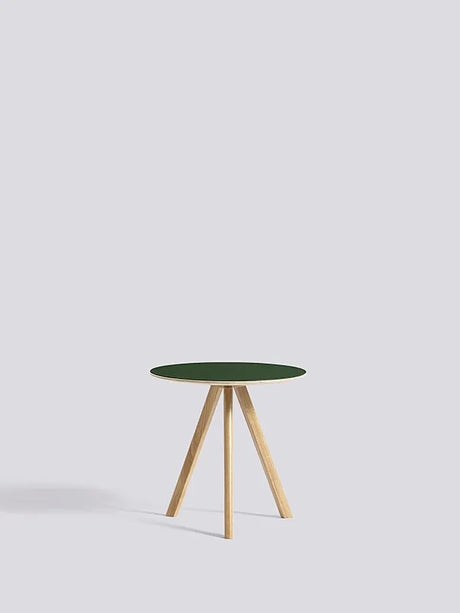 Copenhague CPH20 Sofabord, Ø50 cm fra Hay - Lakeret eg / Grøn linoleum - Jacobsen Plus
