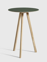 Copenhague CPH20 Bord, Ø70 cm fra Hay - Lakeret eg / Grøn linoleum - Jacobsen Plus