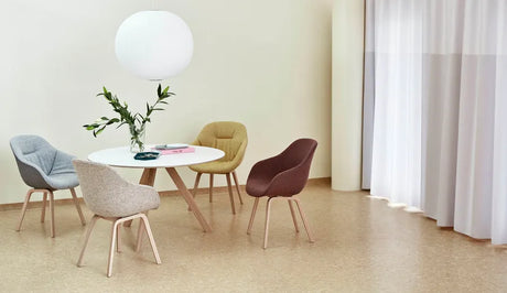 About a Chair AAC123 Soft von Hay - Preisklasse 1 / Lackierte Eiche - Jacobsen Plus