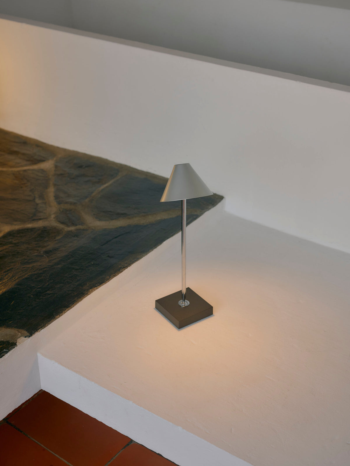 Santa & Cole - Gira Mini, portable bordlampe - 3 - Jacobsen Plus