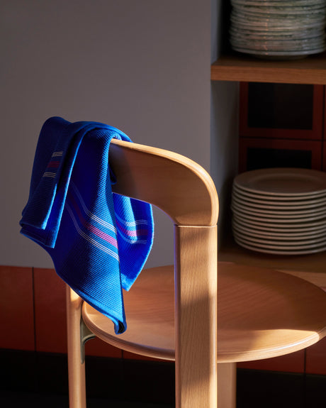Canteen Tea Towel von HAY - Blau und Fuchsie - Jacobsen Plus