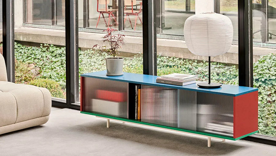 Colour Cabinet, large med glasdøre fra Hay